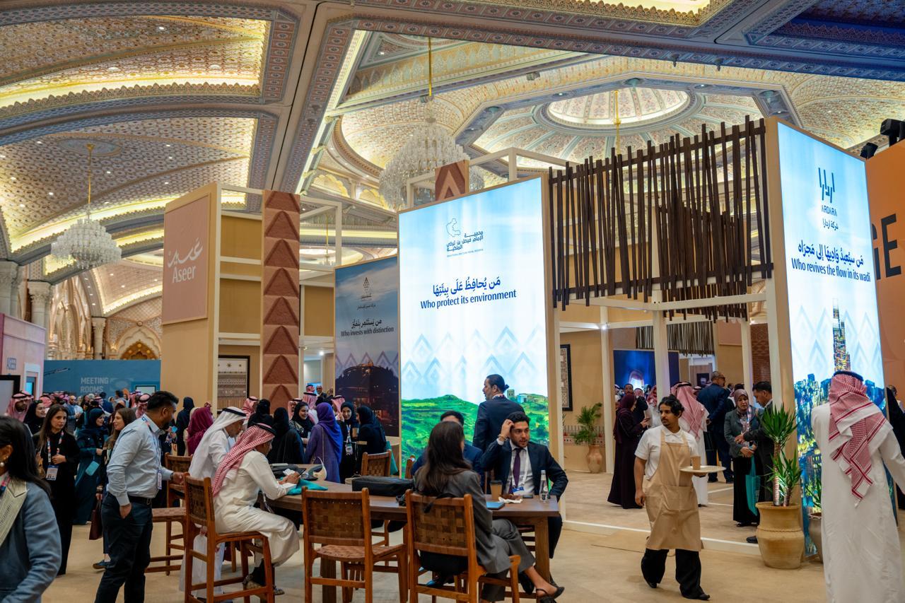 وتأتي هذه المشاركة الطموحة لتجسّد القيادة الفكرية لعسير في صياغة مستقبل السياحة